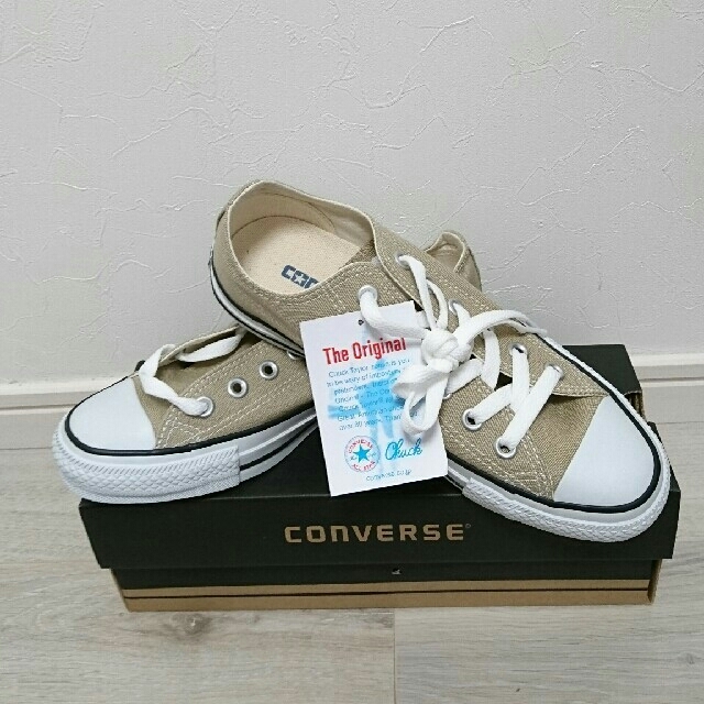 CONVERSE(コンバース)の16日まで！コンバース ベージュ 24.5 新品未使用 レディースの靴/シューズ(スニーカー)の商品写真