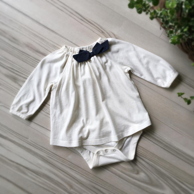 babyGAP(ベビーギャップ)の✨林檎様✨baby gap 60 リボンカバーオール キッズ/ベビー/マタニティのベビー服(~85cm)(カバーオール)の商品写真