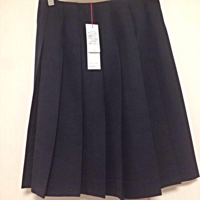 TOMORROWLAND(トゥモローランド)の紺色 プリーツスカート レディースのスカート(ひざ丈スカート)の商品写真