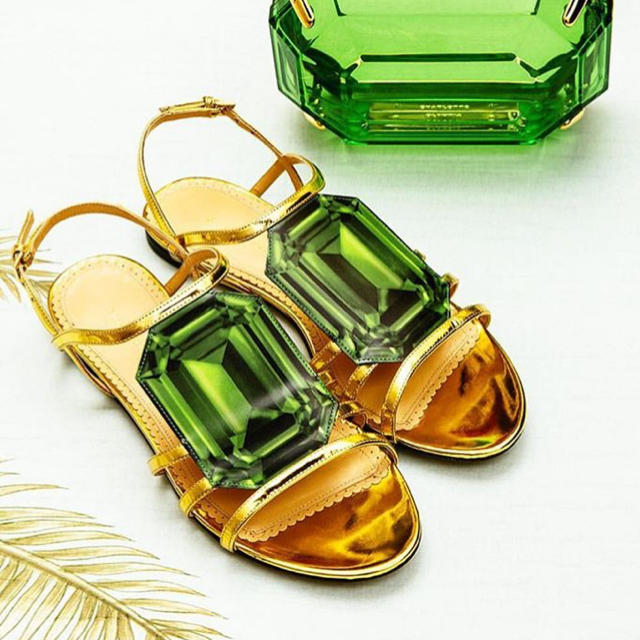 Charlotte Olympia(シャルロットオリンピア)のCharlotte olympia 新品 未使用ビジュー サンダル（ブラック） レディースの靴/シューズ(サンダル)の商品写真