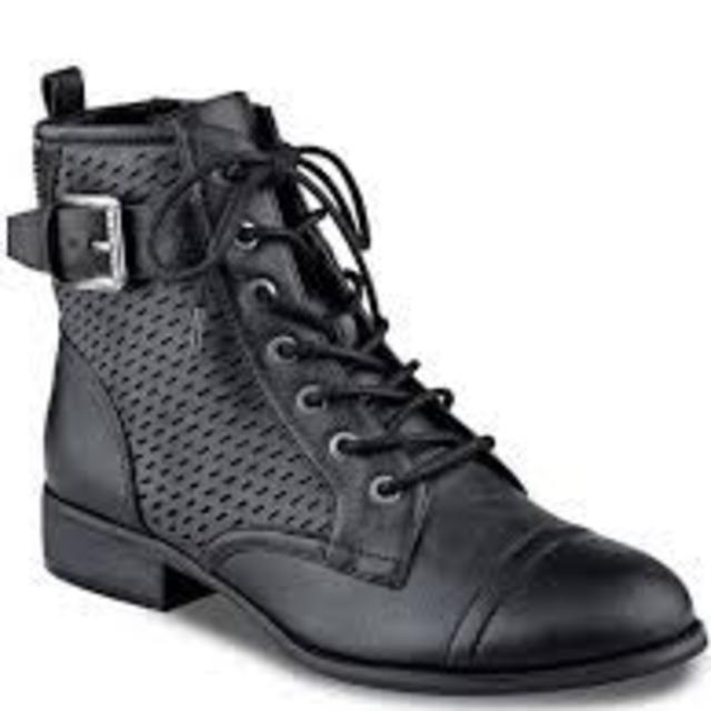 NINE WEST(ナインウエスト)のGUESS Atkin Combat Boots ブーツ 靴 レディースの靴/シューズ(ブーツ)の商品写真