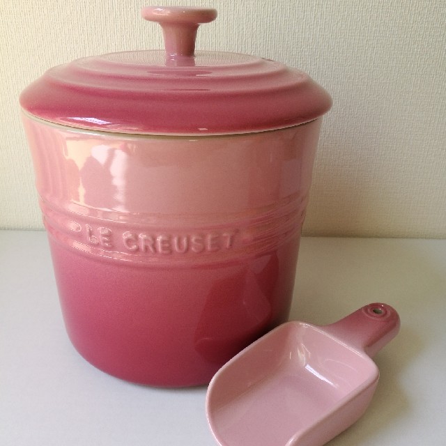 LE CREUSET(ルクルーゼ)の【新品】ル・クルーゼ　ドッグフードコンテナ&ドッグボールSサイズ その他のペット用品(犬)の商品写真