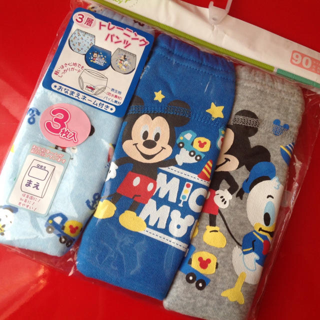 Disney(ディズニー)の新品 ミッキー&ドナルド 3層 トレパン 3枚入 90 ⭐️ ディズニー  キッズ/ベビー/マタニティのおむつ/トイレ用品(トレーニングパンツ)の商品写真