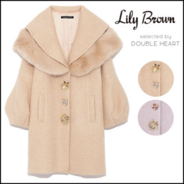 Lily Brown(リリーブラウン)のビジューボタンファーカラーコート レディースのジャケット/アウター(毛皮/ファーコート)の商品写真