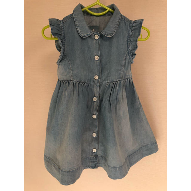 babyGAP(ベビーギャップ)のbaby GAP フリル デニムワンピース  80㎝ キッズ/ベビー/マタニティのベビー服(~85cm)(ワンピース)の商品写真