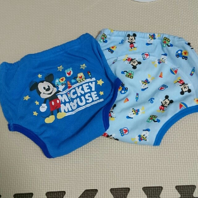 Disney(ディズニー)の新品★トレーニングパンツ100㎝２枚セット キッズ/ベビー/マタニティのおむつ/トイレ用品(トレーニングパンツ)の商品写真