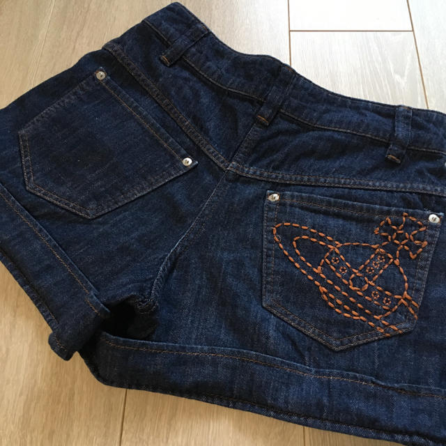 Vivienne Westwood(ヴィヴィアンウエストウッド)のヴィヴィアンウエストウッド・ORB刺繍ショートパンツ レディースのパンツ(ショートパンツ)の商品写真