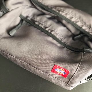 ディッキーズ(Dickies)のdickiesボディバッグ【グレー】(ボディーバッグ)