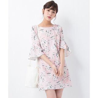 イング(INGNI)の美品♡イング♡フレア袖花柄サックワンピース(ミニワンピース)