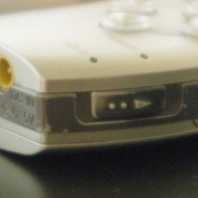 PlayStation Portable(プレイステーションポータブル)のPSP-3000 MYSTIC SILVER エンタメ/ホビーのゲームソフト/ゲーム機本体(携帯用ゲーム機本体)の商品写真