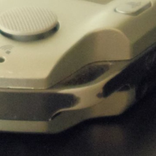 PlayStation Portable(プレイステーションポータブル)のPSP-3000 MYSTIC SILVER エンタメ/ホビーのゲームソフト/ゲーム機本体(携帯用ゲーム機本体)の商品写真