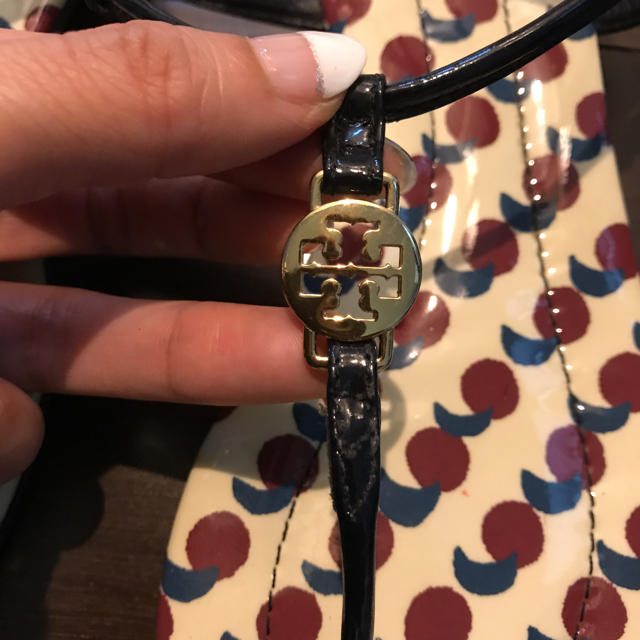 Tory Burch(トリーバーチ)のトリーバーチ★ エナメルサンダル レディースの靴/シューズ(サンダル)の商品写真