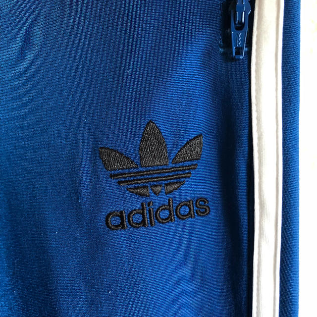 adidas(アディダス)のadidas トラックパンツ 青 メンズのトップス(ジャージ)の商品写真