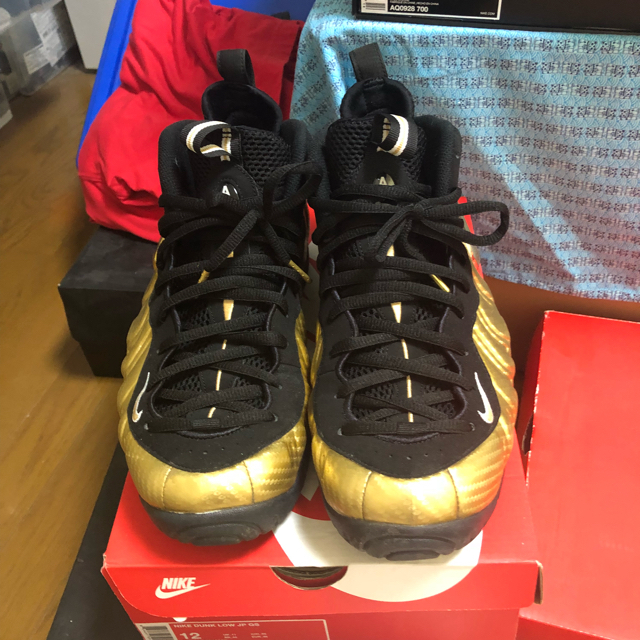 NIKE(ナイキ)のnike air foamposite pro メタリックゴールド  30cm メンズの靴/シューズ(スニーカー)の商品写真