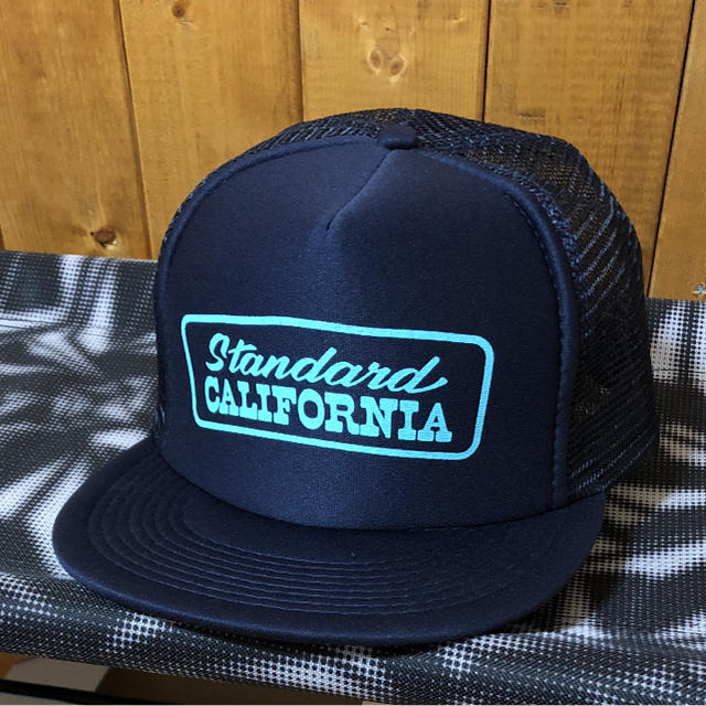 STANDARD CALIFORNIA(スタンダードカリフォルニア)のスタンダードカリフォルニア グリーンルームフェス限定メッシュキャップ メンズの帽子(キャップ)の商品写真