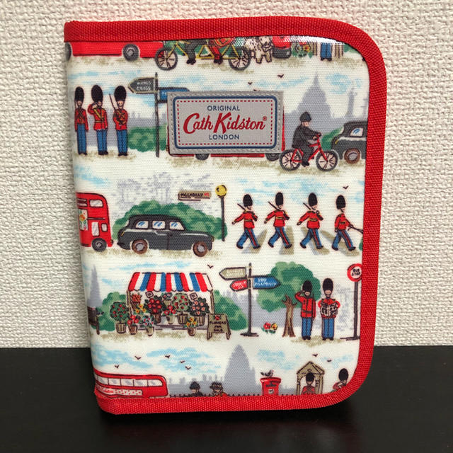 Cath Kidston(キャスキッドソン)の【新品・送料込】Cath Kidston 母子手帳ケース キッズ/ベビー/マタニティのマタニティ(母子手帳ケース)の商品写真