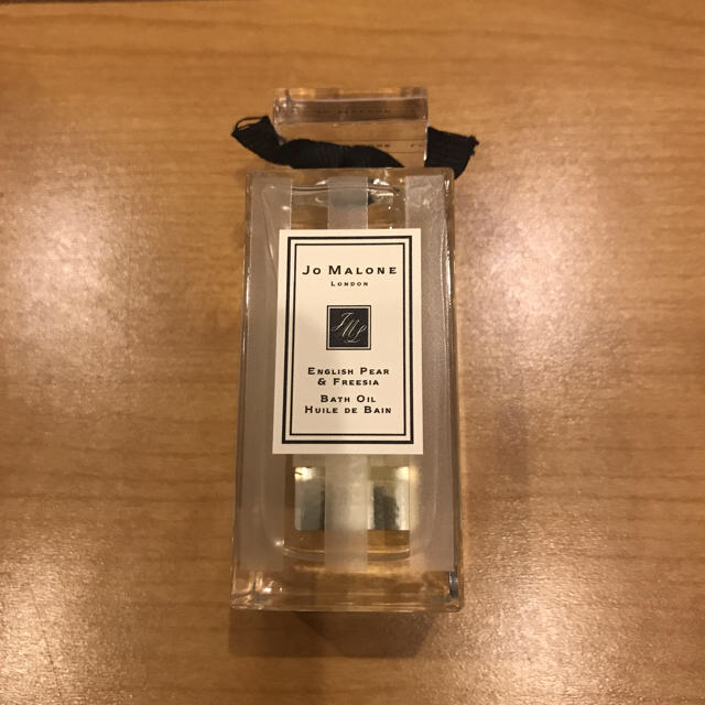 Jo Malone(ジョーマローン)のJo Malone イングリッシュペアー&フリージア バスオイル（新品未使用） コスメ/美容のボディケア(バスグッズ)の商品写真