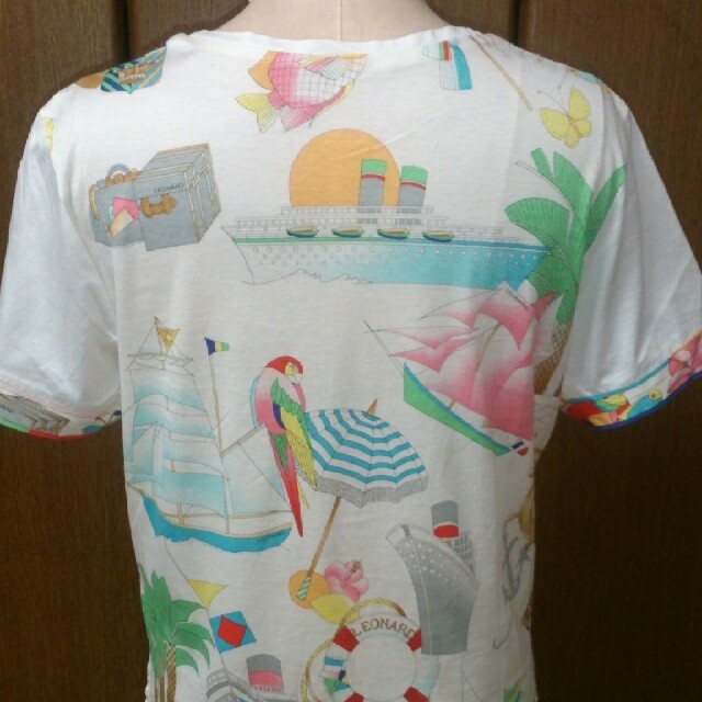 LEONARD(レオナール)のMILKさま専用★レオナールスポーツＶネックＴシャツ レディースのトップス(Tシャツ(半袖/袖なし))の商品写真