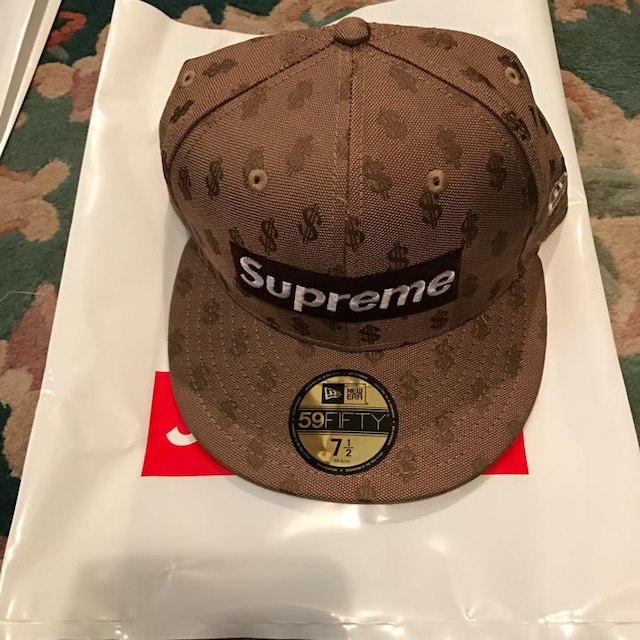 Supreme(シュプリーム)のsupreme Monogram Box Logo New Era メンズの帽子(その他)の商品写真