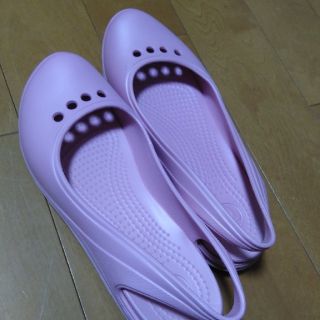 クロックス(crocs)のクロックス　トーンスカイラー　ピンクサンダル　W7　(サンダル)