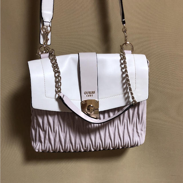 GUESS(ゲス)のショルダーバッグ guess レディースのバッグ(ショルダーバッグ)の商品写真