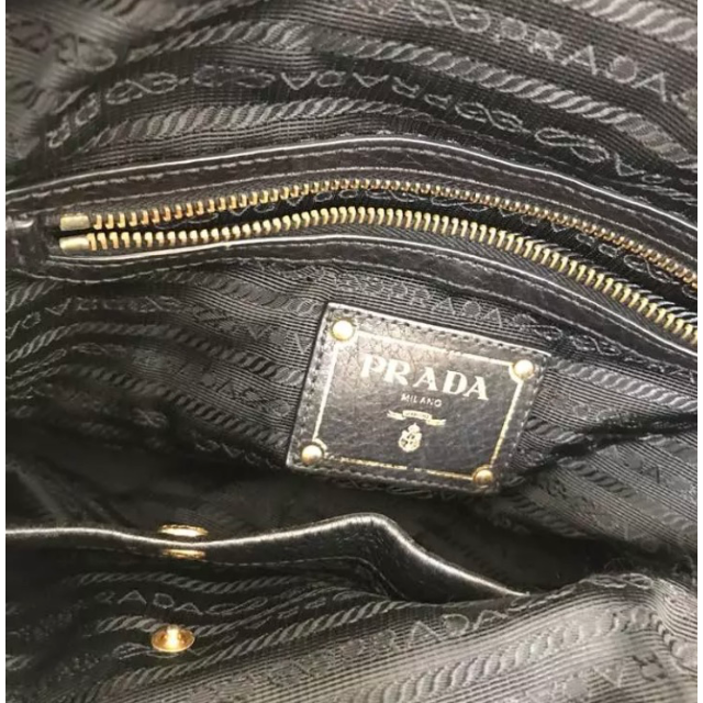 PRADA(プラダ)のプラダ バッグ レザー レディースのバッグ(ショルダーバッグ)の商品写真