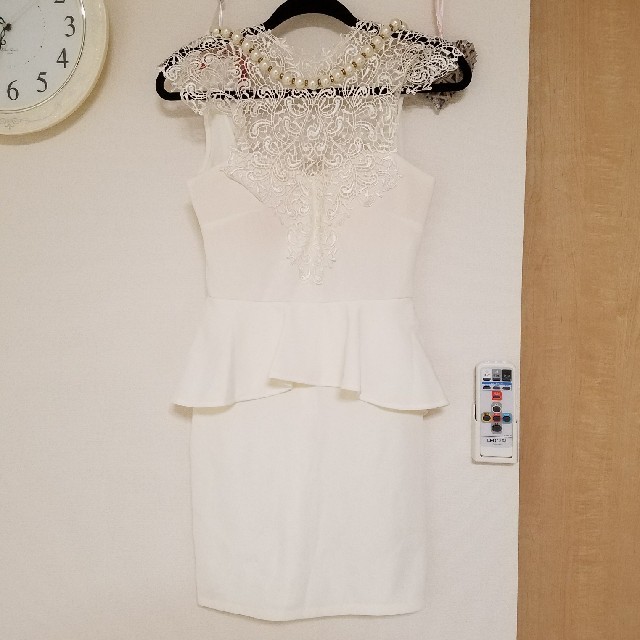 【美品】パーティー　白ドレス レディースのフォーマル/ドレス(ミディアムドレス)の商品写真