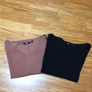 ユニクロ(UNIQLO)のVネックトップス(カットソー(半袖/袖なし))