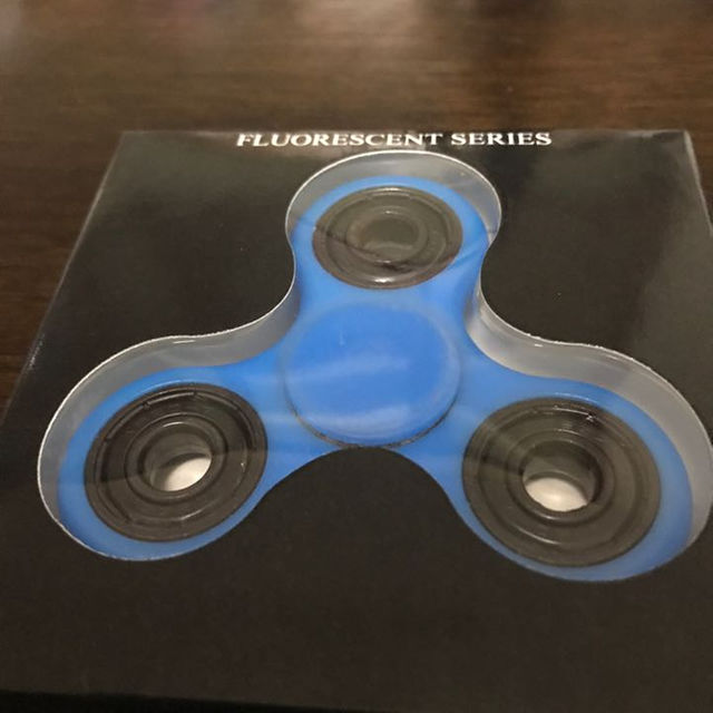 Blue glow hand spinner ハンドスピナー メンズのファッション小物(タバコグッズ)の商品写真