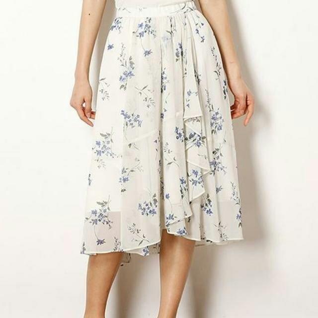 JUSGLITTY(ジャスグリッティー)の新品　未使用　ジャスグリッティー　花柄プリントスカート　サイズ１ レディースのスカート(ロングスカート)の商品写真