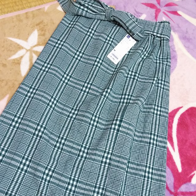 GU(ジーユー)のGUウエストリボンチェックナローミディスカート レディースのスカート(ひざ丈スカート)の商品写真