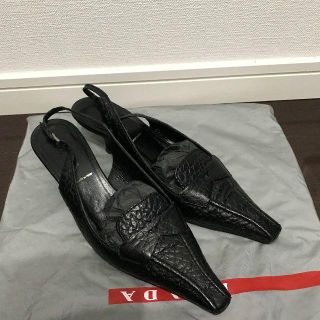 プラダ(PRADA)の●送料込●プラダ総型押レザーミュールサンダル裏張りバックストラップベルト黒●良美(ミュール)