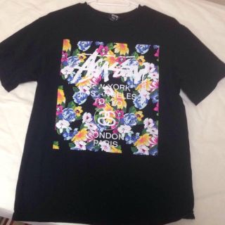 ステューシー(STUSSY)のstussy 花柄 Tシャツ(Tシャツ(半袖/袖なし))