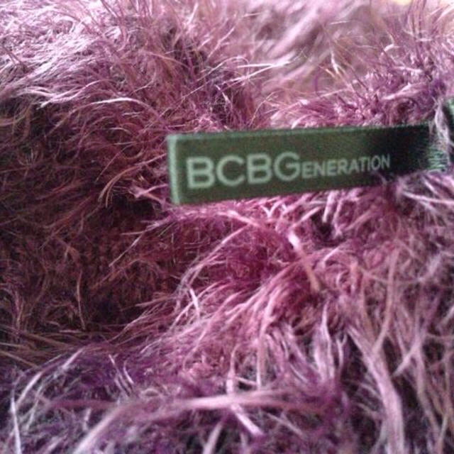 BCBGMAXAZRIA(ビーシービージーマックスアズリア)のファーリー ニット レディースのトップス(ニット/セーター)の商品写真