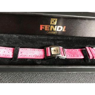 フェンディ(FENDI)のFENDIフェンディ、中古、新品同様、本物女性用時計ピンクスエードベルト、中外箱(腕時計)