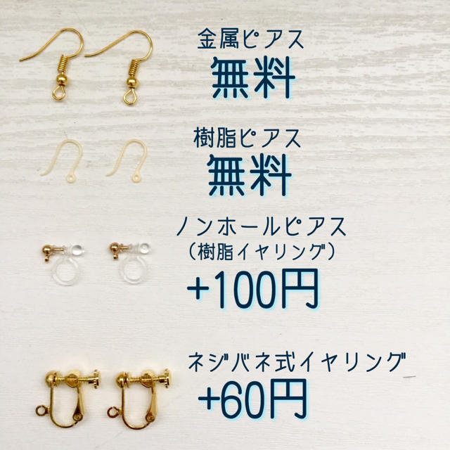 y.pome様専用♬5㎝オフホワイト×ゴールドタッセル、樹脂ピアスで ハンドメイドのアクセサリー(ピアス)の商品写真