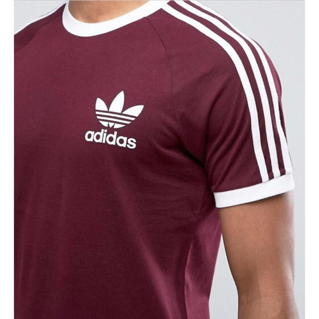 adidas(アディダス)の【Mサイズ】新品未使用タグ付き  adidas カリフォルニアTシャツ えんじ色 メンズのトップス(Tシャツ/カットソー(半袖/袖なし))の商品写真