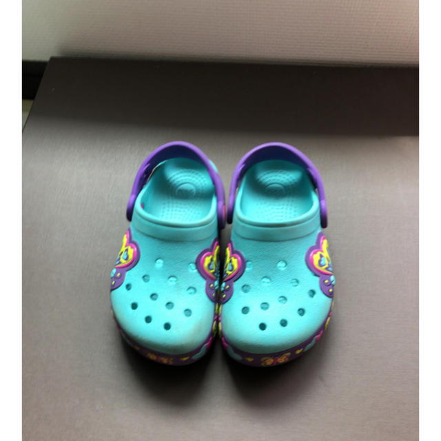 crocs(クロックス)のまーこ様 キッズ/ベビー/マタニティのキッズ靴/シューズ(15cm~)(サンダル)の商品写真