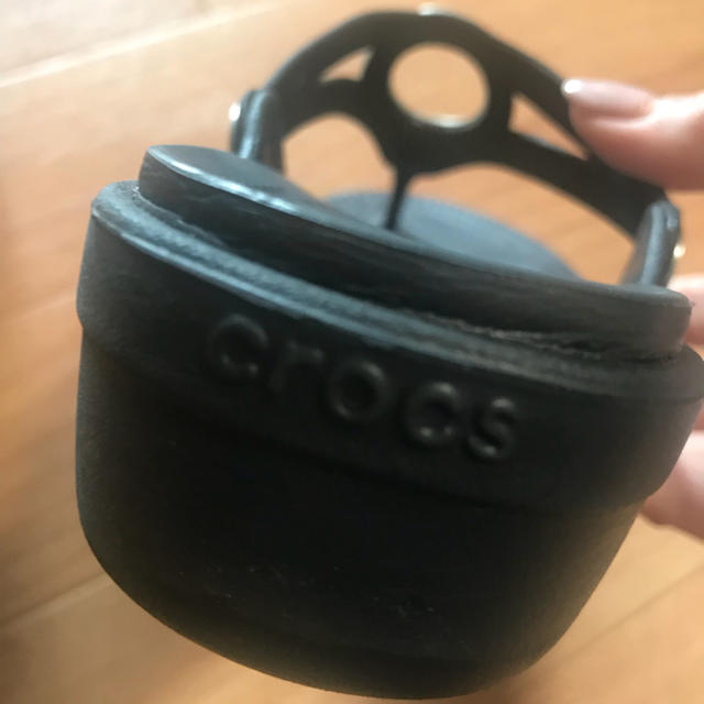 crocs(クロックス)の【美品】クロックス ビーチサンダル 黒 レディースの靴/シューズ(ビーチサンダル)の商品写真