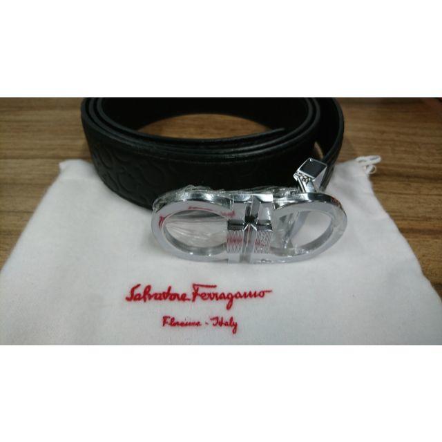 Salvatore Ferragamo(サルヴァトーレフェラガモ)のフェラガモ　紳士ベルト　シルバーバックル　型押し皮　黒　新品未使用 メンズのファッション小物(ベルト)の商品写真