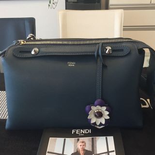 フェンディ(FENDI)のレア フラワーモチーフバイザウェイ 未使用美品(ショルダーバッグ)