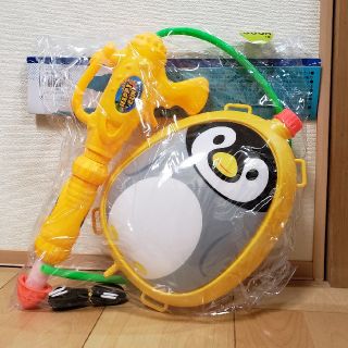 【ちょびすけ様専用】水鉄砲　ペンギン(キャラクターグッズ)