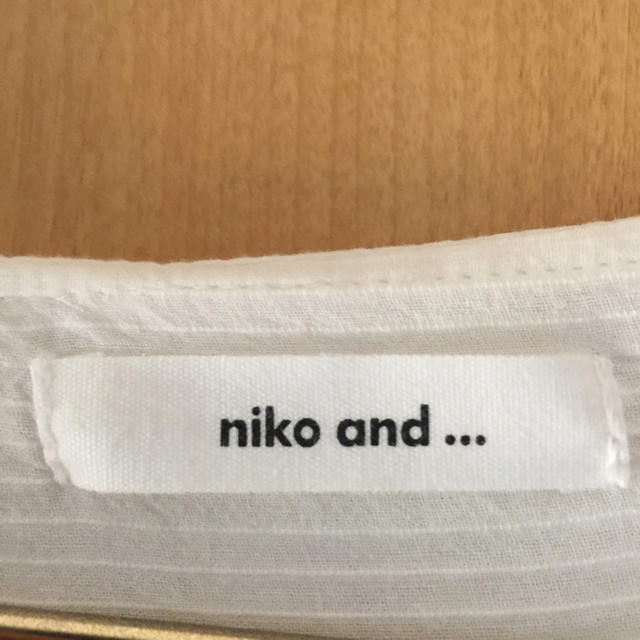 niko and...(ニコアンド)のニコアンド ホワイト強め生成りカシュクールワンピース レディースのワンピース(ひざ丈ワンピース)の商品写真