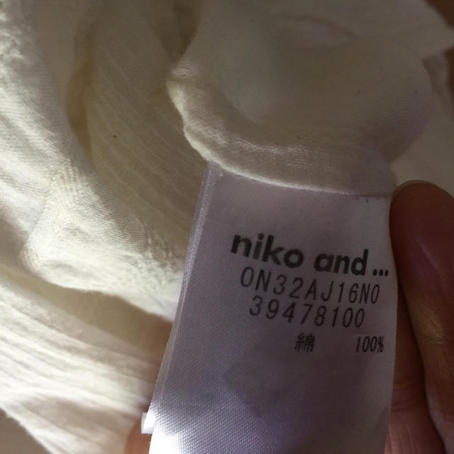 niko and...(ニコアンド)のニコアンド ホワイト強め生成りカシュクールワンピース レディースのワンピース(ひざ丈ワンピース)の商品写真