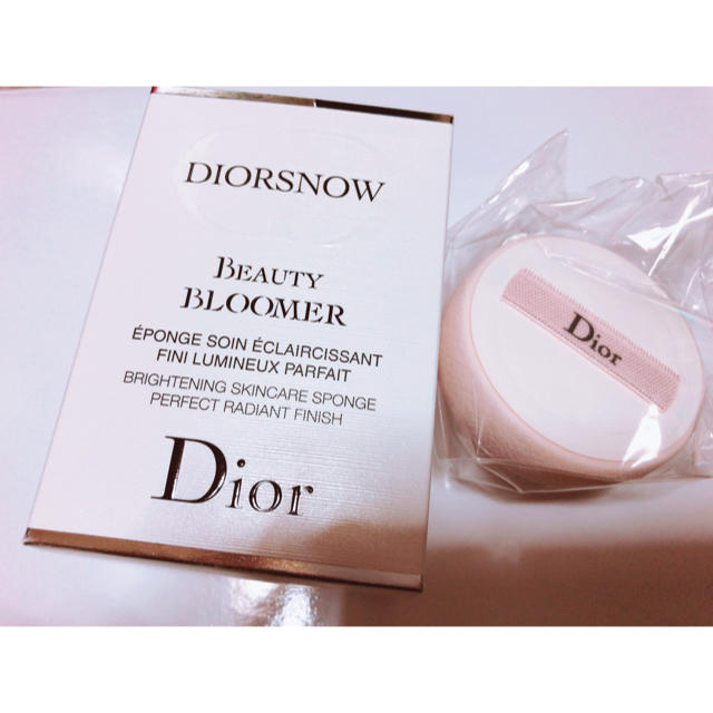 Dior(ディオール)のDIOR スノーブルーム パーフェクト スポンジ パフ コスメ/美容のベースメイク/化粧品(その他)の商品写真