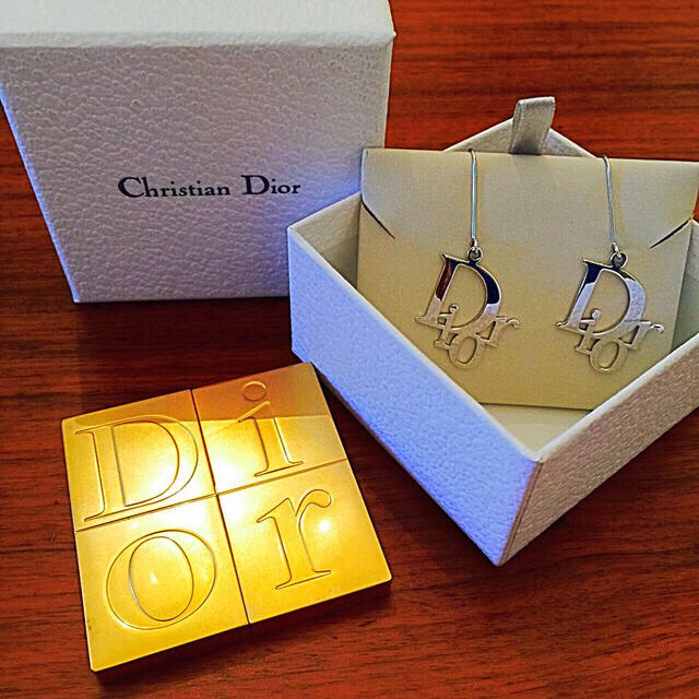 Christian Dior(クリスチャンディオール)のDior  logoピアス レディースのアクセサリー(ピアス)の商品写真