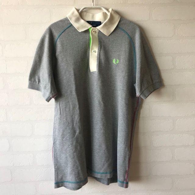 FRED PERRY(フレッドペリー)のフレッドペリー 切り替え カラー ステッチ ポロ グレー メンズのトップス(Tシャツ/カットソー(半袖/袖なし))の商品写真