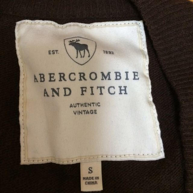 Abercrombie&Fitch(アバクロンビーアンドフィッチ)のアバクロニットカーデ レディースのトップス(ニット/セーター)の商品写真