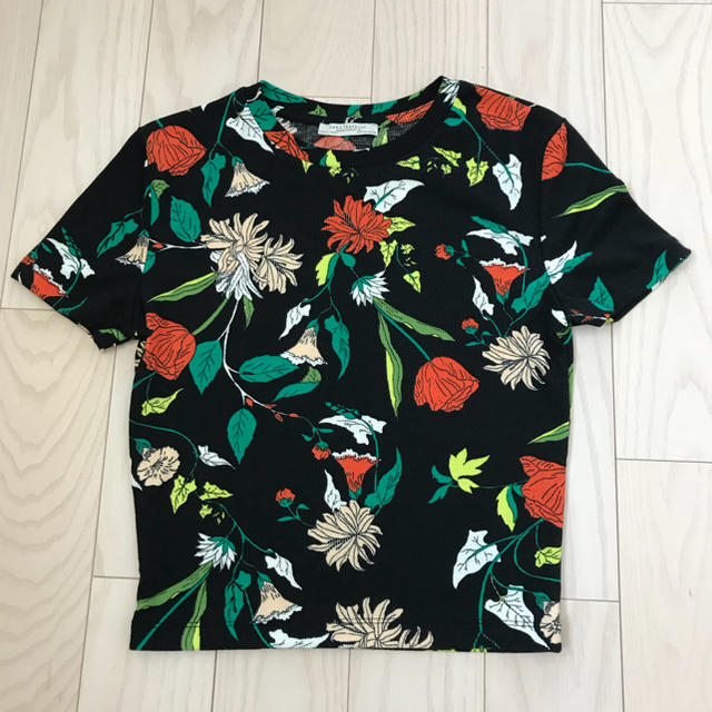 ZARA(ザラ)のZARA 花柄リブTシャツ S レディースのトップス(Tシャツ(半袖/袖なし))の商品写真