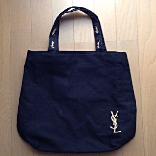 SAINT LAURENT(トートバッグ ・ ブラック/黒色系)のフリマ SAINT LAURENT(トートバッグ ・ ブラック/黒色系)のフリマ
